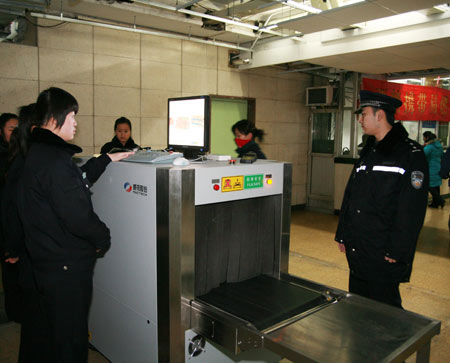 北京拟在奥运前对地铁进行全线安检_新闻中心_新浪网
